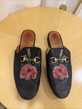 Gucci Black Leather Slip-On Mules with Pink Rose Embroidery and Gold Horsebit